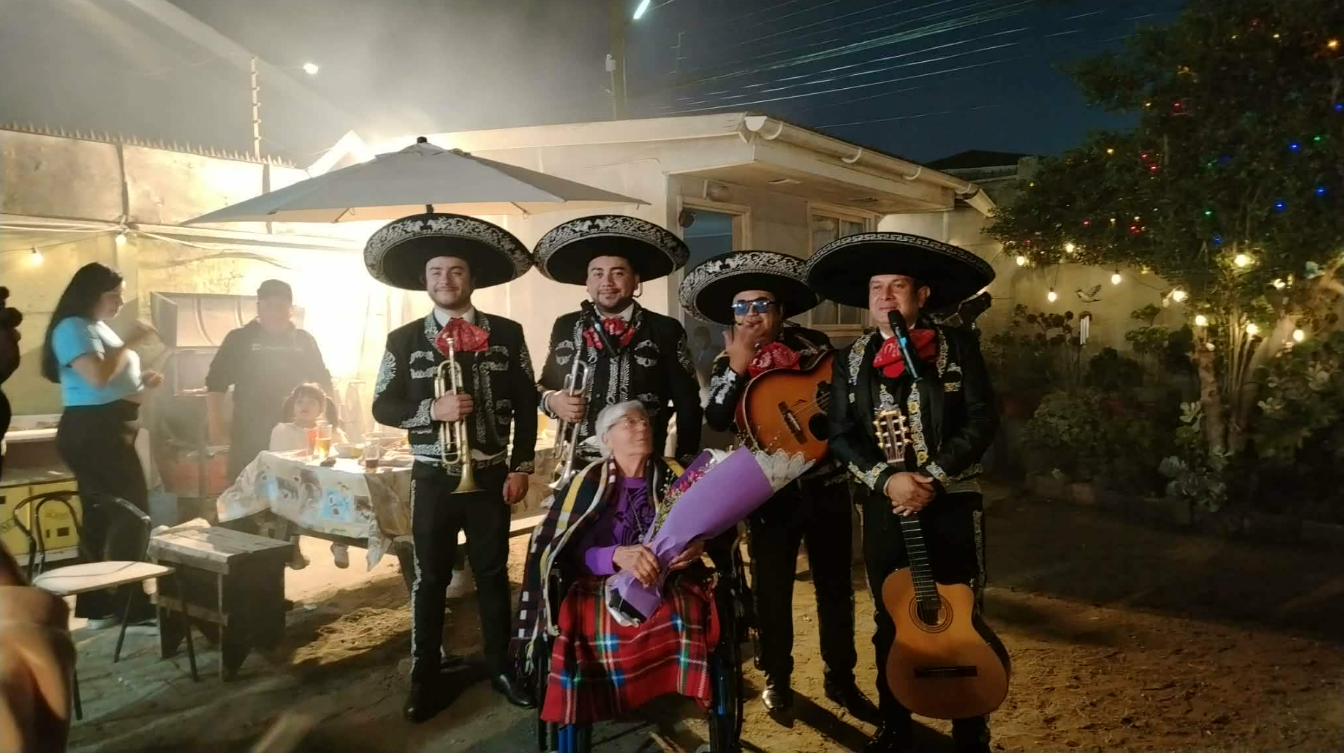 Mariachi de Melipilla en presentación en vivo de serenata