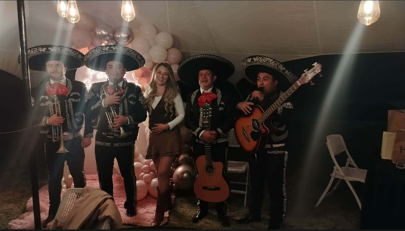 Serenata de mariachi a domicilio en cumpleaños